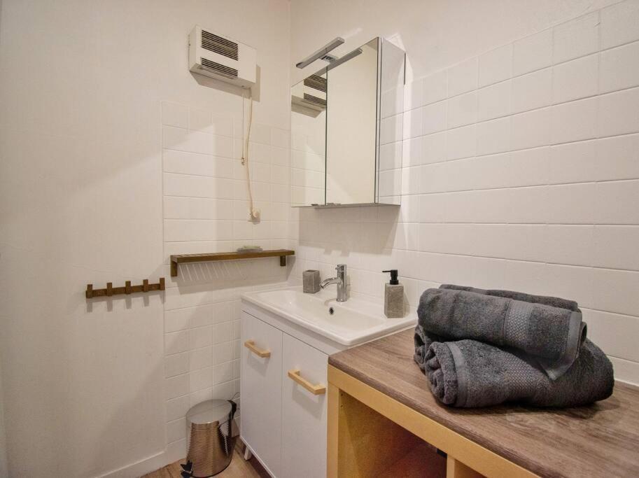 Ferienwohnung Joli T2 Lumineux Avec Balcon Et Wifi - Proche Cv Aix-en-Provence Exterior foto