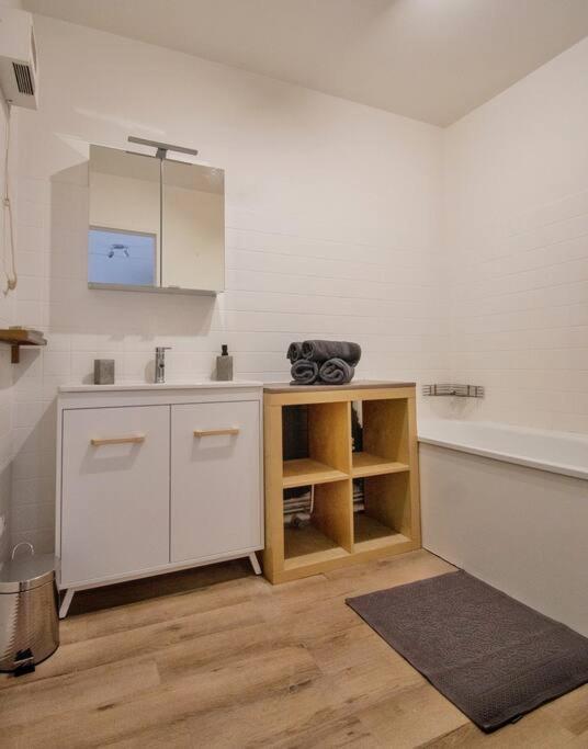 Ferienwohnung Joli T2 Lumineux Avec Balcon Et Wifi - Proche Cv Aix-en-Provence Exterior foto