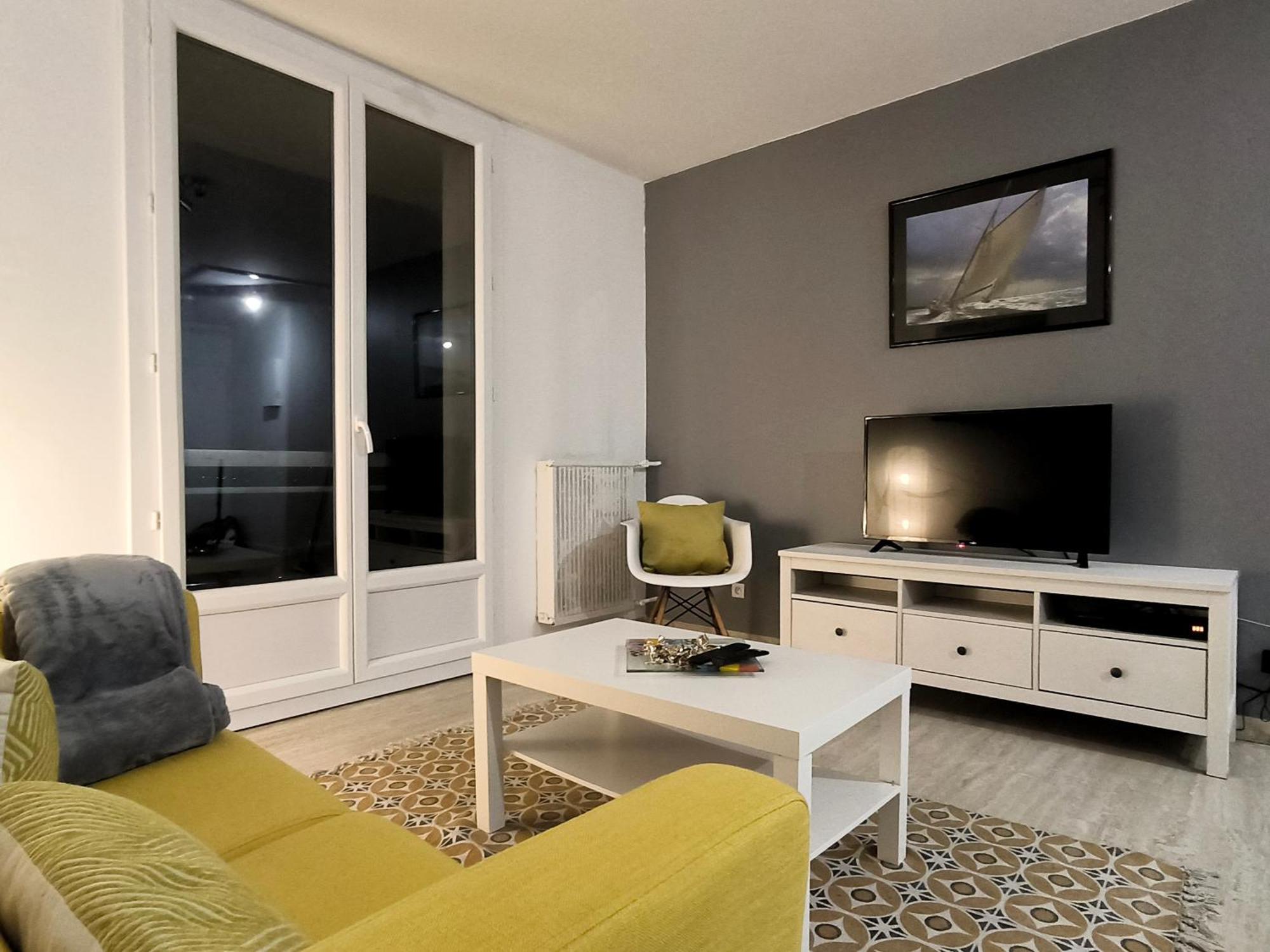 Ferienwohnung Joli T2 Lumineux Avec Balcon Et Wifi - Proche Cv Aix-en-Provence Exterior foto